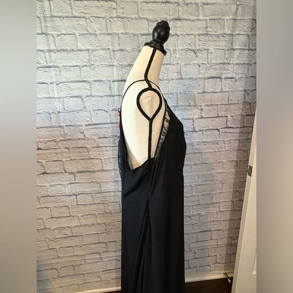 Standards & Practices - Black Lace-Trimmed Backless Dress - Picture 4 of 7